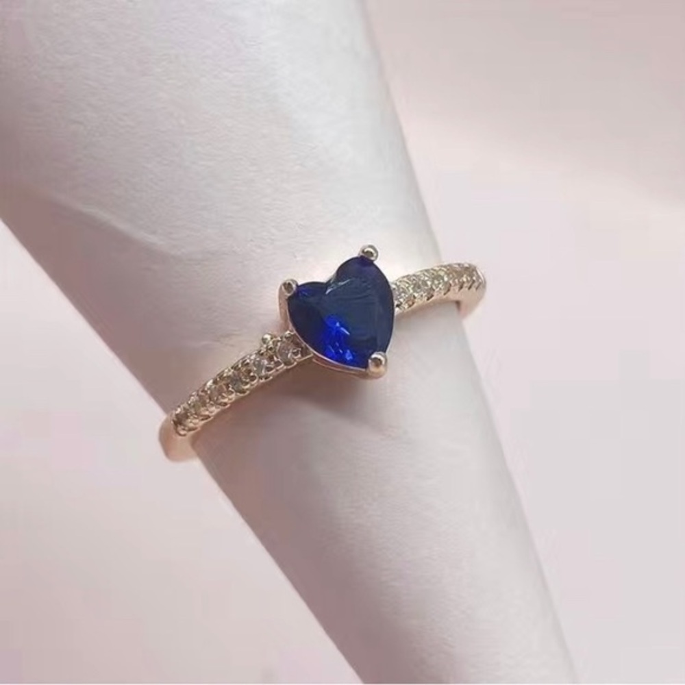NWT - Fashion Ring blue heart Shaped Ring - size 8